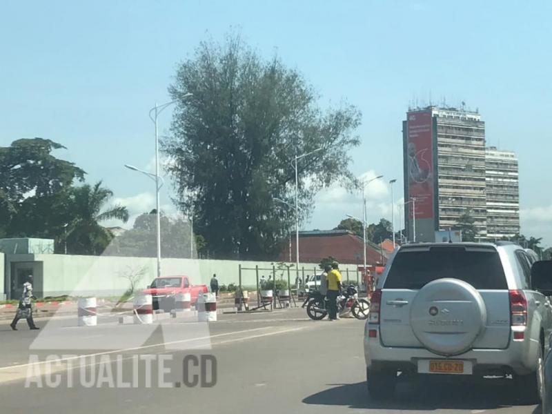 Travaux de construction de saute-mouton au croisement des boulevards de libération (ex-24 Novembre) et du 30 juin à Kinshasa/Ph ACTUALITE.CD Travaux de construction de saute-mouton au croisement des boulevards de libération (ex-24 Novembre) et du 30 juin à Kinshasa/Ph ACTUALITE.CD