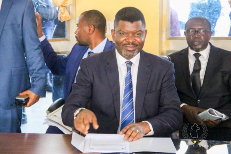 Martin kabuya , gouverneur du Kasai central Martin kabuya, gouverneur du Kasaï Central
