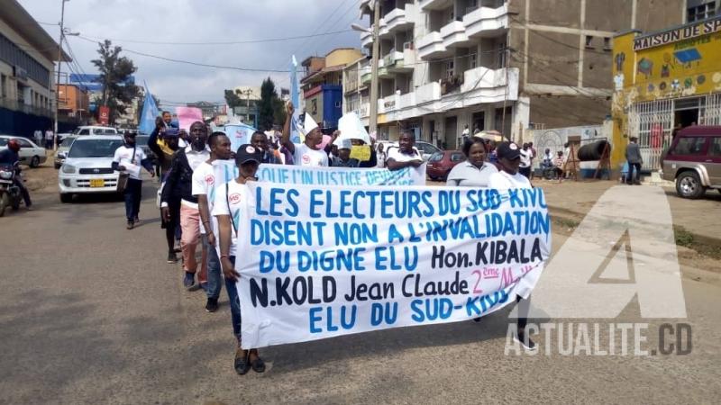 les jeunes du MS lors de leur marche contre l'invalidation de Jean Claude Kibala à Bukavu les jeunes du MS lors de leur marche contre l'invalidation de Jean Claude Kibala à Bukavu
