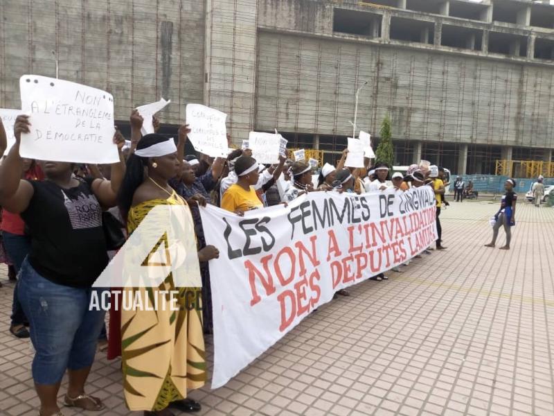 Marche silencieuse des femmes de la plateforme Lamuka Marche silencieuse des femmes de la plateforme Lamuka