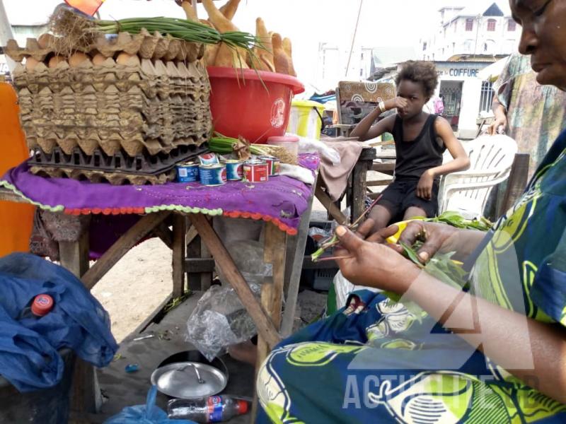 Les femmes petites commerçantes du l'avenue du Marché dans la commune de Kinshasa/Ph Prisca Lokale ACTUALITE.CD Les femmes petites commerçantes du l'avenue du Marché dans la commune de Kinshasa/Ph Prisca Lokale ACTUALITE.CD
