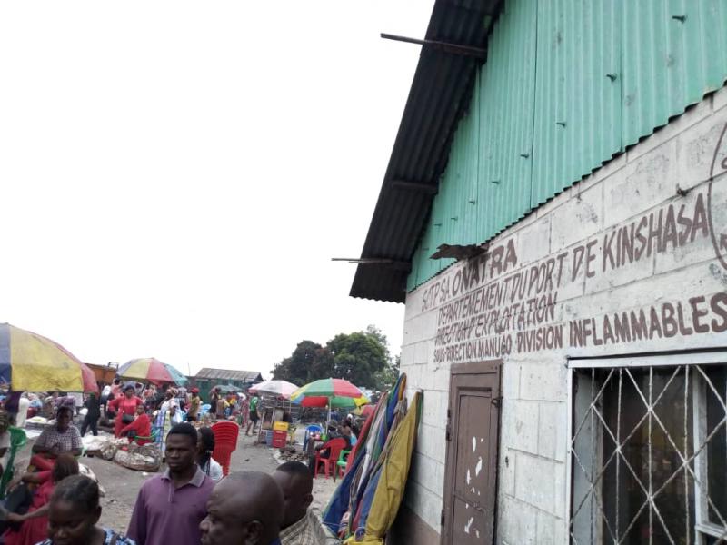 RDC : après 2 jours de protestation, les vendeuses du port de l’Onatra ont repris leurs activités dans le marché Inflammable RDC : après 2 jours de protestation, les vendeuses du port de l’Onatra ont repris leurs activités dans le marché Inflammable