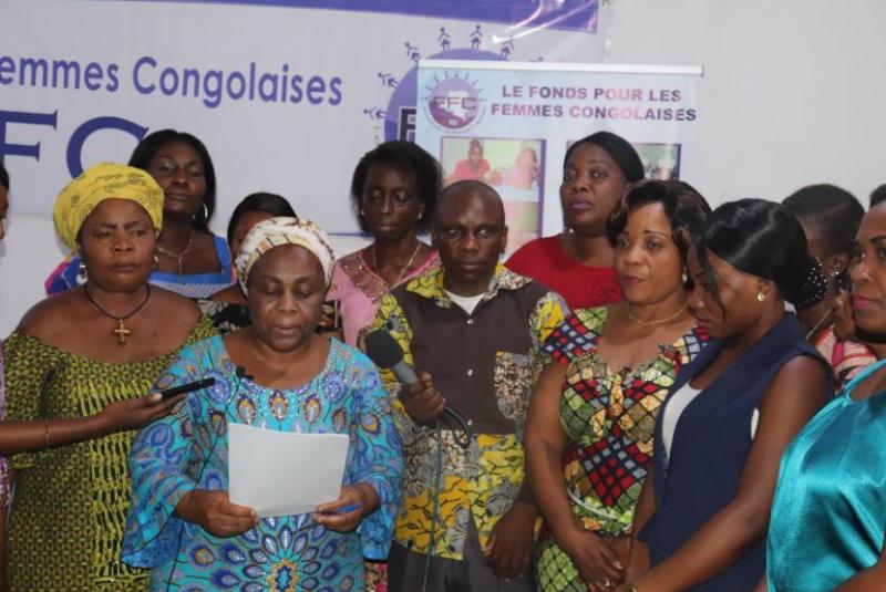 RDC : dépôt d’une pétition de soutien à Jeanine Mabunda . Photo.Compte Twitter Ucofem RDC : dépôt d’une pétition de soutien à Jeanine Mabunda . Photo.Compte Twitter Ucofem