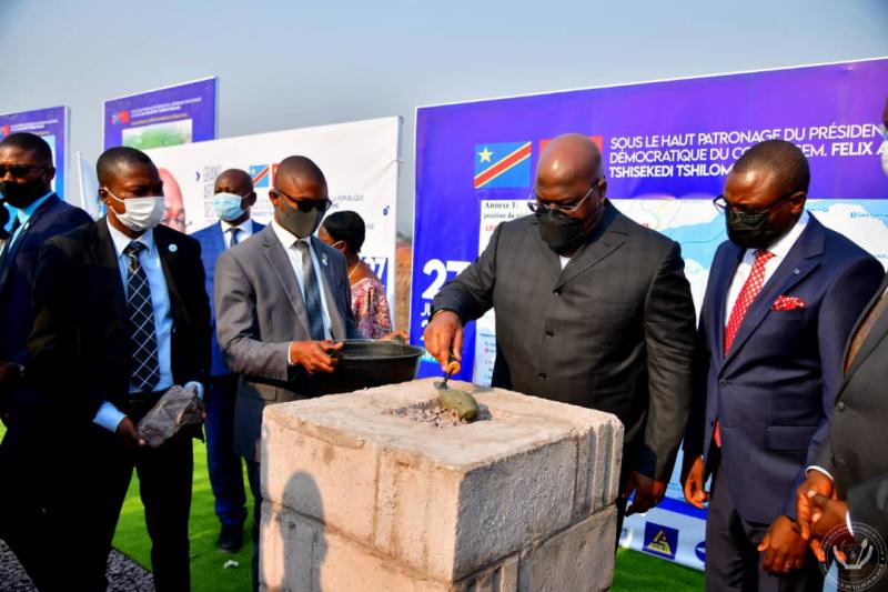 Programme présidentiel de 145 territoires: une école de six salles de classe surfacturée à 400 000 USD au lieu de 130 000 USD coût initial, au total les marchés font perdre au pays 334,4 millions USD (Rapport) Programme présidentiel de 145 territoires: une école de six salles de classe surfacturée à 400 000 USD au lieu de 130 000 USD coût initial, au total les marchés font perdre au pays 334,4 millions USD (Rapport)