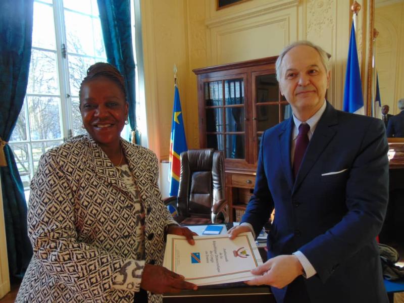 Soupçonnée de graves faits de malversation financière, l’ambassadeur de la RDC en France rappelée à Kinshasa
