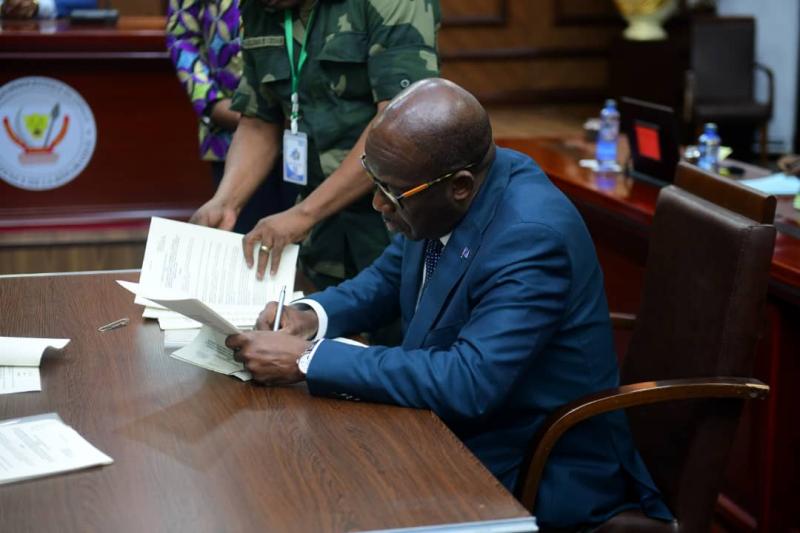Accord sur le statut de la force régionale: c’est un acte historique qui traduit la détermination de l’EAC (Christophe Lutundula) Accord sur le statut de la force régionale: c’est un acte historique qui traduit la détermination de l’EAC (Christophe Lutundula)