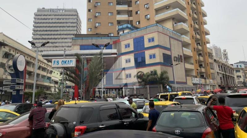 Pénurie de carburant à Kinshasa : le ministère des hydrocarbures annonce l’augmentation de stock des stations-service jusqu’à 1300 m3 dès ce vendredi