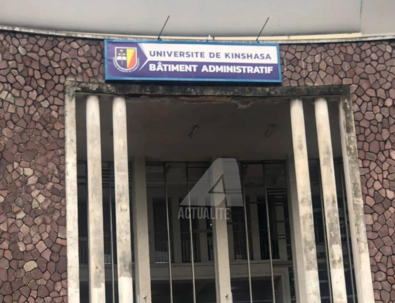 Le recteur de l’Unikin rassure : « transformer le syllabus en ouvrage obligatoire est inadmissible » Le recteur de l’Unikin rassure : « transformer le syllabus en ouvrage obligatoire est inadmissible »