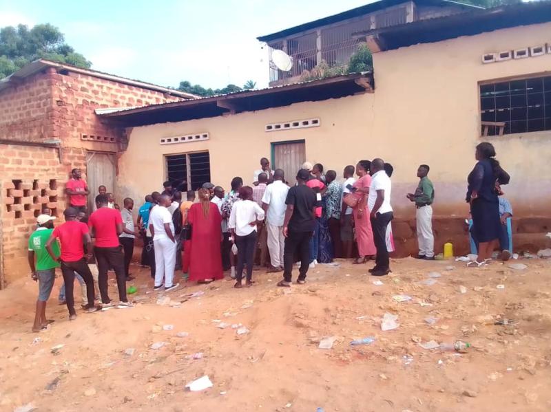Enrôlement d’électeurs au Kongo Central : Les requérants des cartes déplorent la lenteur de l’opération dans plusieurs centres d’inscriptions à Matadi