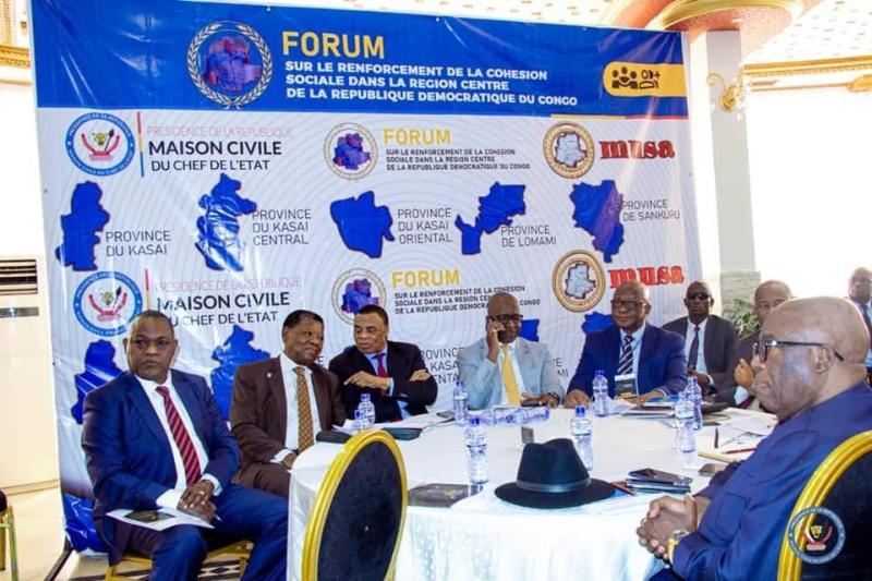 RDC : les gouverneurs informés des recommandations du forum sur la cohésion dans la région Centre et promettent de s’y pencher pour le développement de leur espace RDC : les gouverneurs informés des recommandations du forum sur la cohésion dans la région Centre et promettent de s’y pencher pour le développement de leur espace