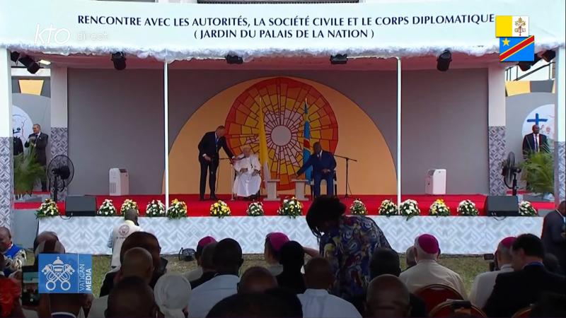 A côté du Pape et face aux caméras du monde, Félix Tshisekedi dénonce « les puissances étrangères avides des minerais qui agissent dans l’Est de la RDC avec l’appui direct et lâche du Rwanda »