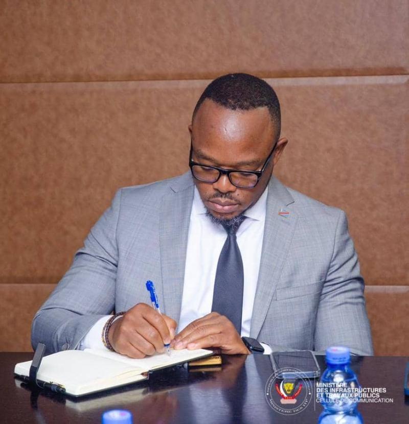 4 ans de pouvoir de Félix tshisekedi : L’ingénieur Tobie Kayumbi, cadre de l’UDPS, juge Positif le bilan du Chef de l’État ( Tribune) 4 ans de pouvoir de Félix tshisekedi : L’ingénieur Tobie Kayumbi, cadre de l’UDPS, juge Positif le bilan du Chef de l’État ( Tribune)