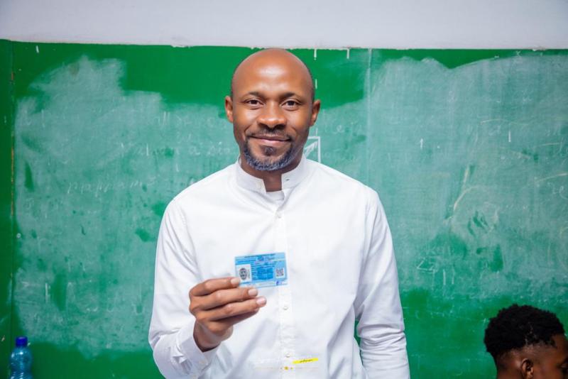 RDC : après avoir obtenu sa carte d’électeur, Patrick Muyaya rassure que le gouvernement va faire sa part pour la tenue des élections dans le délai constitutionnel