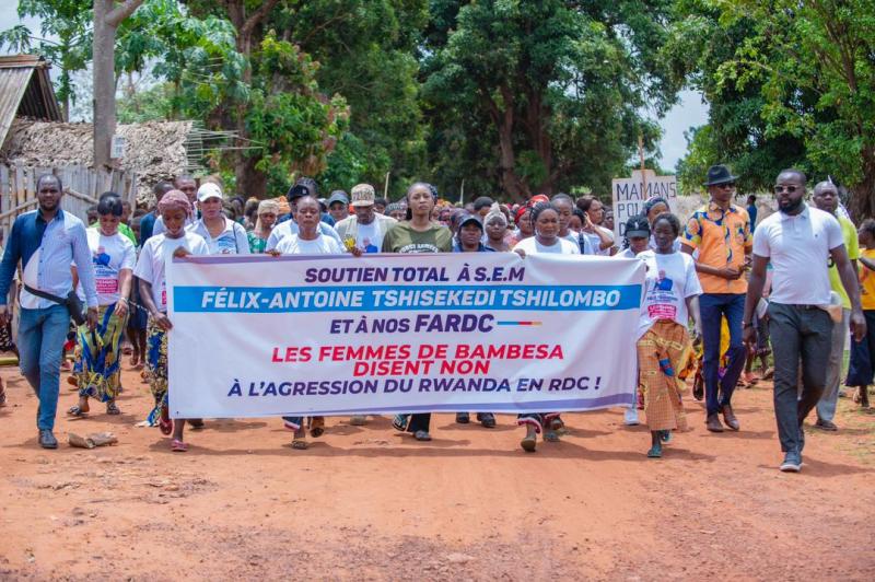 Bas-Uélé : la Vice-ministre de l’EPST a mobilisé la population à marcher pour dénoncer l’agression Rwandaise à l’est du pays