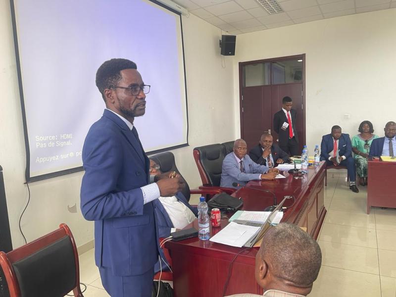 RDC : l’ODEP et la synergie des syndicats s’engagent à militer pour exiger l’équité des salaires entre les agents de l’Etat et les dirigeants politiques RDC : l’ODEP et la synergie des syndicats s’engagent à militer pour exiger l’équité des salaires entre les agents de l’Etat et les dirigeants politiques