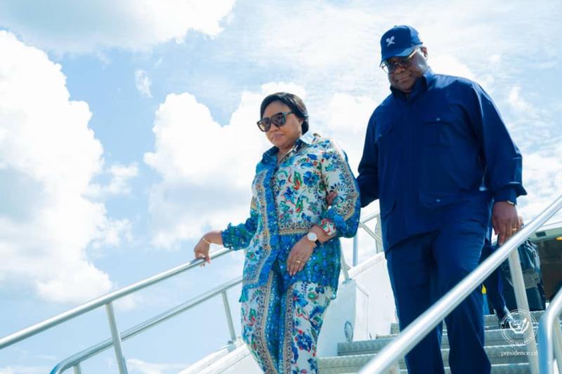 Félix Tshisekedi, accompagné de son épouse, à la descente de l
