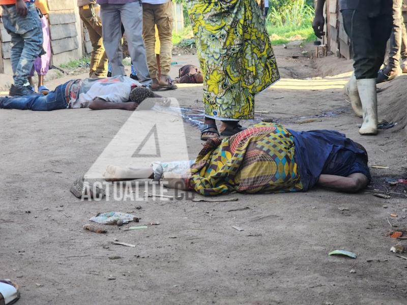 Des corps des victimes après l'attaque des ADF à Ngadi