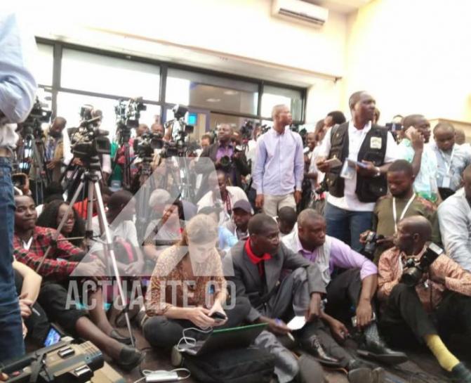 Les journalistes en attente de la conférence de presse de Corneille Nangaa au siège de la CENI à Kinshasa/Ph Christine Tshibuyi ACTUALITE.CD