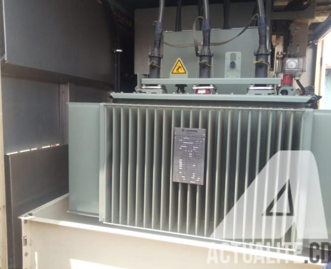 Un transformateur électrique de la SNEL dans une cabine à Kinshasa
