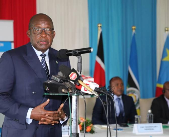Christophe Lutundula, VPM des affaires étrangères en négociations à Nairobi sur l'adhésion de la RDC à l'EAC