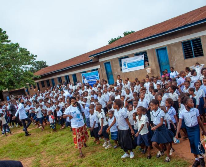 Les élèves dans une école à Mbuji-Mayi