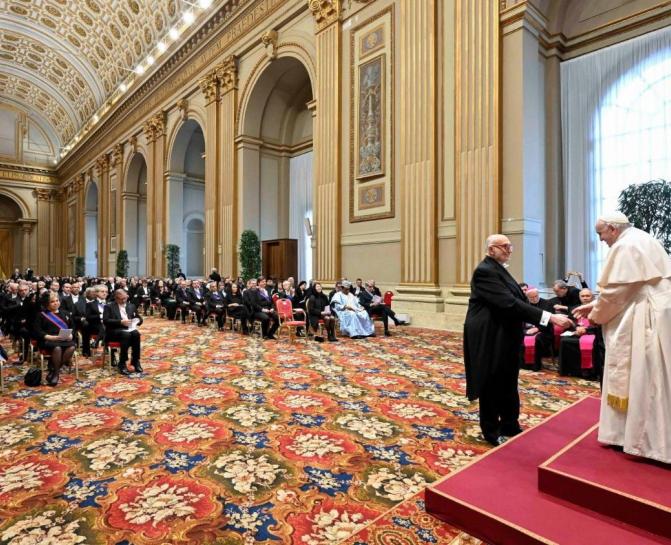 Georgios Poulides, ambassadeur de Chypre au Vatican, doyen du corps diplomatique, lors des vœux du Pape François aux ambassadeurs accrédités près le Saint-Siège, le 9 janvier 2023, en salle des Bénédictions.   (Vatican Media)