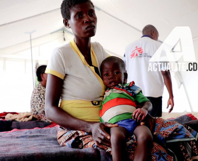 MSF prend en charge les enfants touchés par l'épidémie de la rougeole à Mulumba