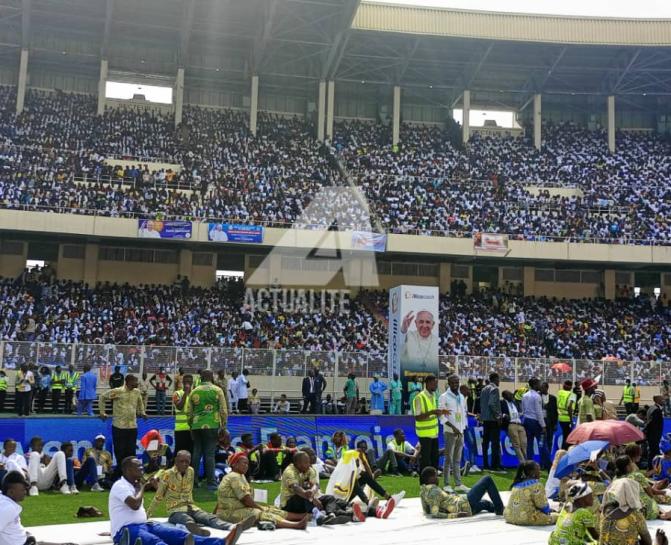 Les jeunes face au pape François à Kinshasa