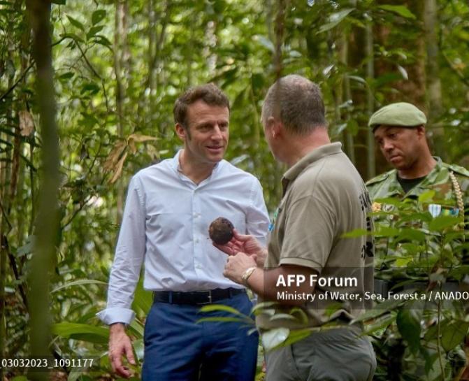 Emmanuel Macron en visite au Gabon