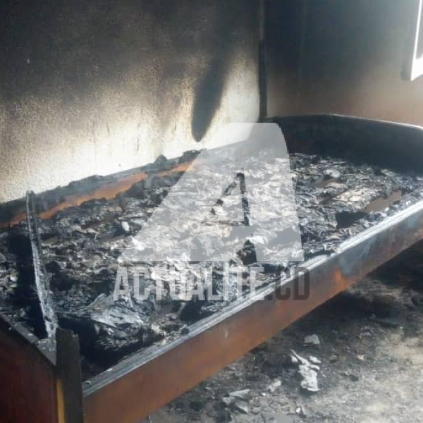 Les équipements d'un centre de santé incendiés au village Masuku/Ph ACTUALITE.CD