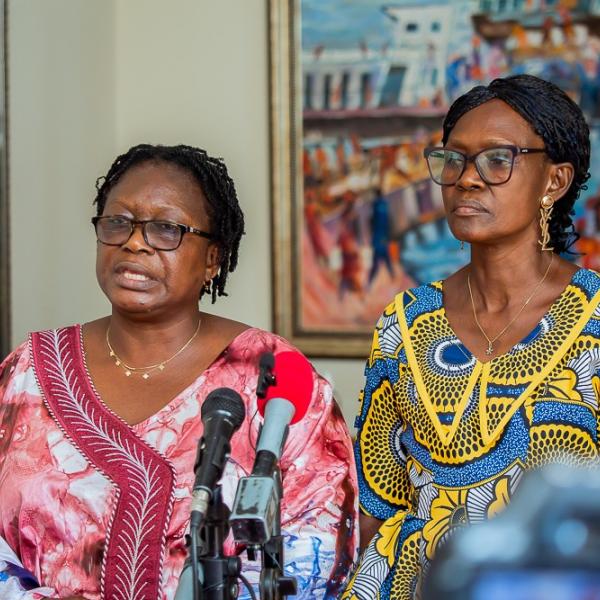 A gauche, Cécile Tshiyombo, secrétaire générale du SYECO