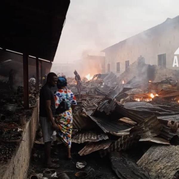 Incendie d'une partie du marché de Matete. PH/Samyr Lukombo/ACTUALITE.CD