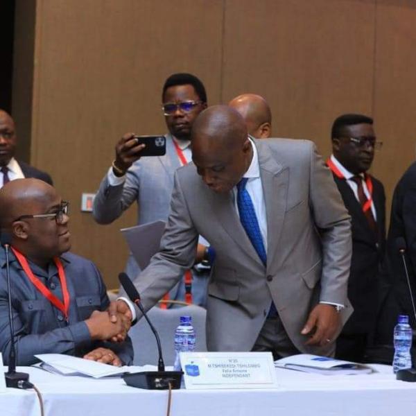Félix Tshisekedi et Martin Fayulu lors d'une rencontre organisée par la CENI pour les candidats présidents de la République en 2023
