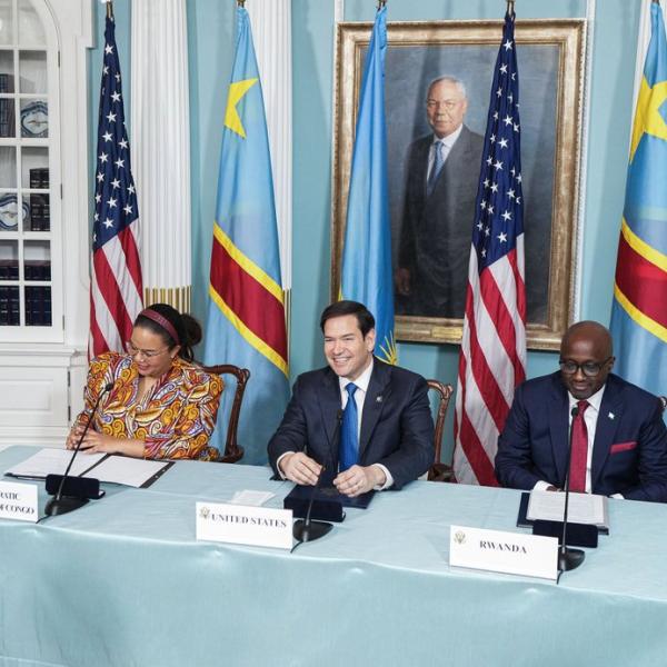 Signature de la déclaration de principe par les MAE congolais et rwandais à Washington