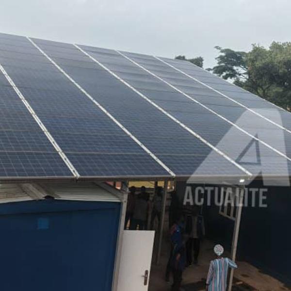 Un central photovoltaïque installé au village Mukwaka (Tanganyika)