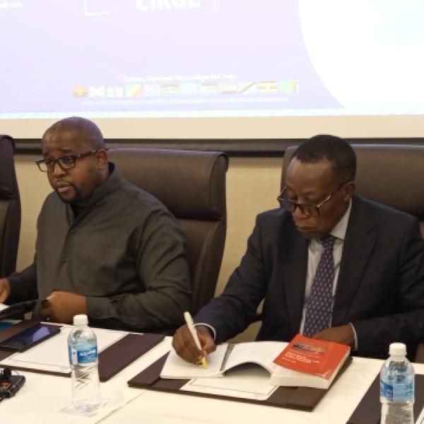 Floribert Anzuluni en conférence de presse