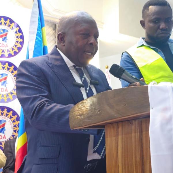 Toussaint Alonga s'exprimant lors du lancement de Congo d'Abord