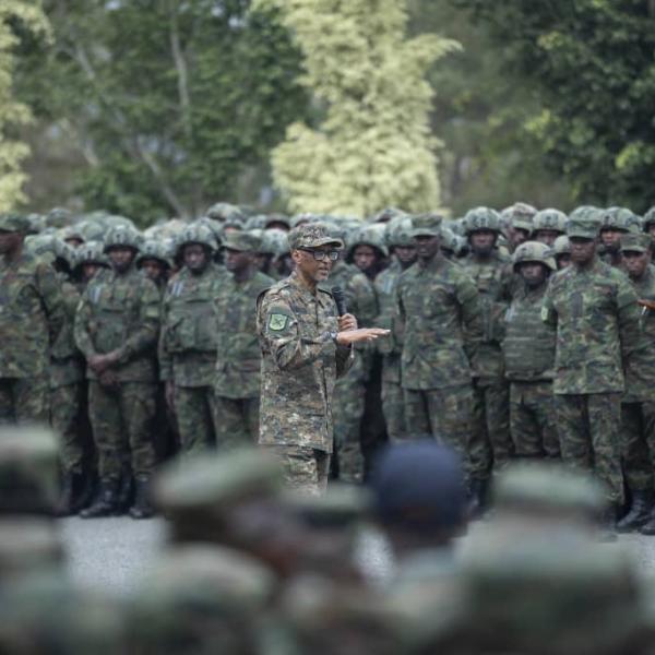 Kagame et les officiers de RDF