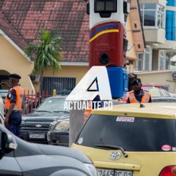 Un robot régulateur sur le boulevard du 30 juin à Kinshasa