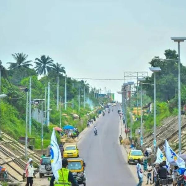 La route Elengesa entre les communes de Makala et Selembao 