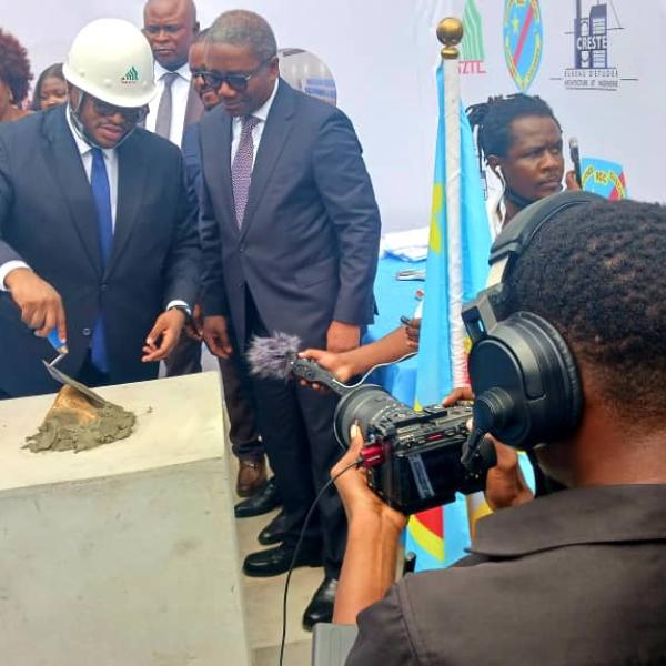 Pose de la première pierre d’un immeuble administratif de 20 niveaux appartenant à la DGDA, à Kinshasa